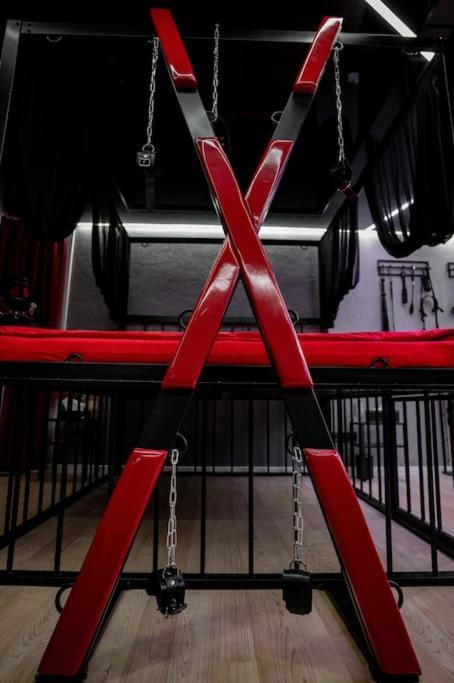 Bdsm Apartman V Bratislave -Adults Only Братислава Экстерьер фото