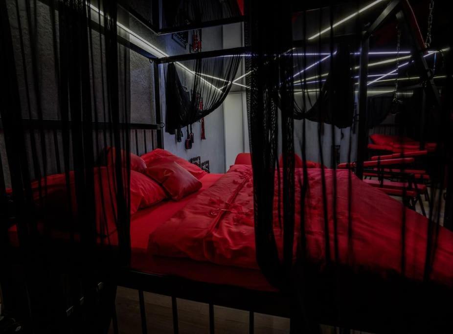 Bdsm Apartman V Bratislave -Adults Only Братислава Экстерьер фото