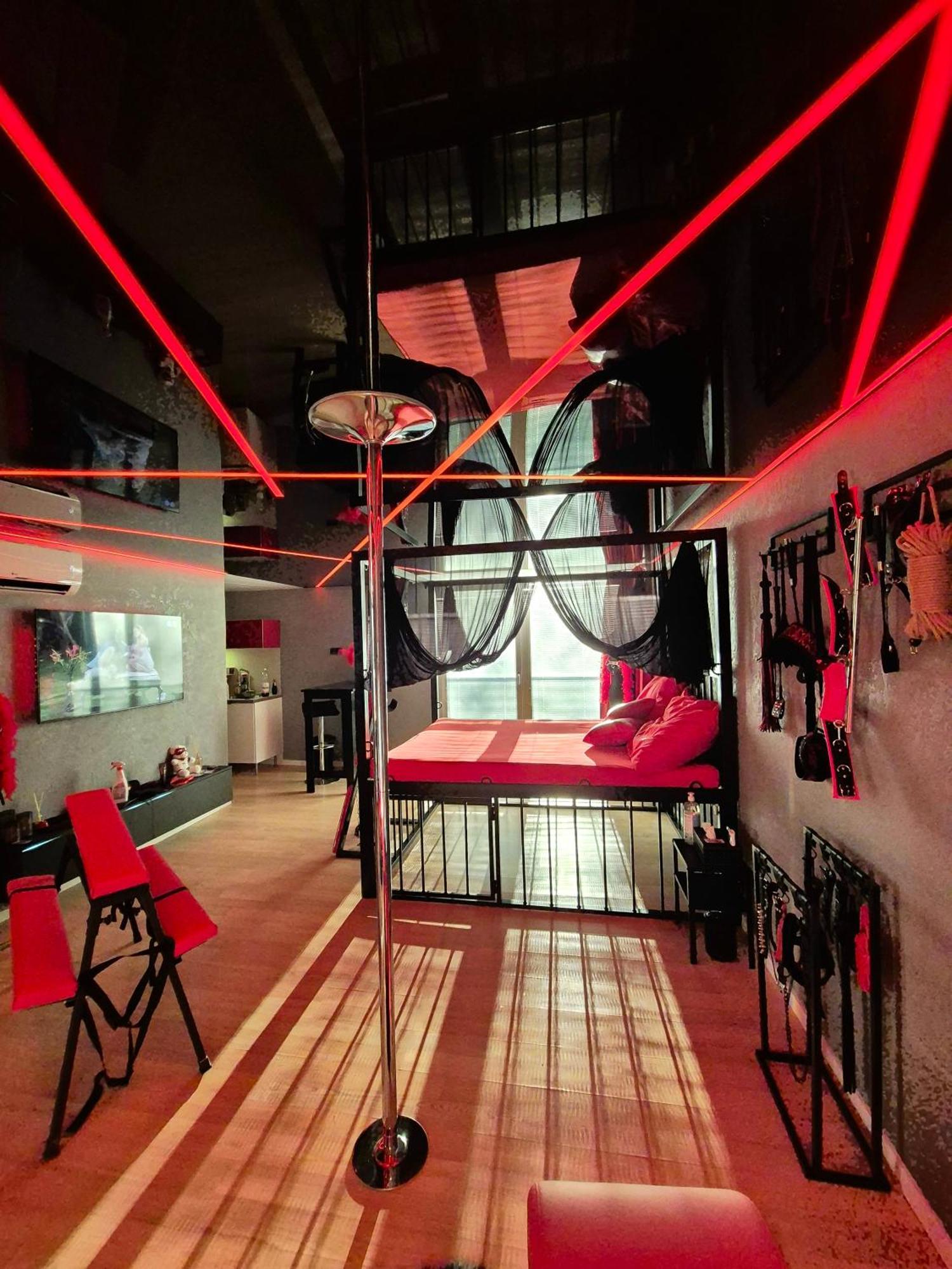 Bdsm Apartman V Bratislave -Adults Only Братислава Экстерьер фото