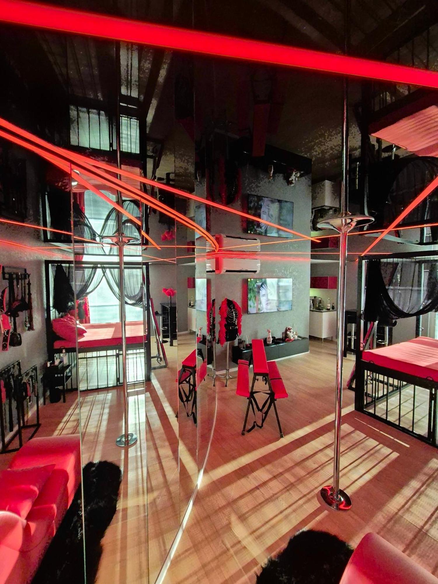 Bdsm Apartman V Bratislave -Adults Only Братислава Экстерьер фото